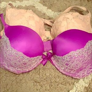 2 Victoria’s Secret bras
